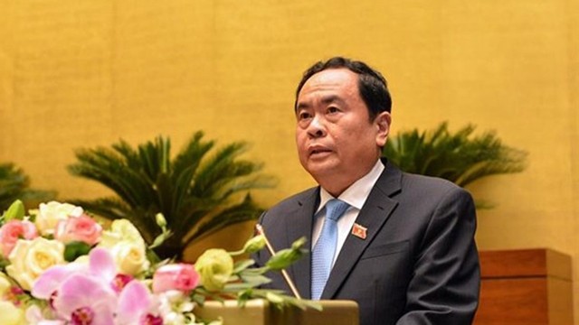 Le président du CC du FPV Trân Thanh Mân présente le rapport résumant les opinions des électeurs. Photo : quochoi.vn.