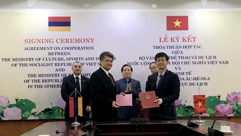 Cérémonie de signature de l’accord de coopération en matière de tourisme entre le Vietnam et l'Arménie. Photo : toquoc.vn.