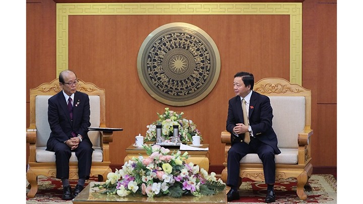 Le ministre des Ressources naturelles et de l’Environnement Trân Hông Hà (à droite) reçoit son homologue japonais Yagi Tetsuya. Photo : https://baotainguyenmoitruong.vn