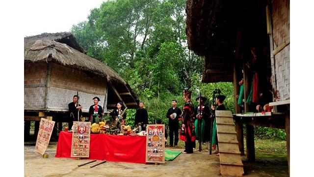 La danse originale « Tac Xinh » des San Chay