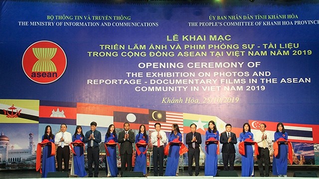 La cérémonie d’ouverture de l’exposition sur la communauté de l’ASEAN à Nha Trang. Photo: baokhanhhoa.vn