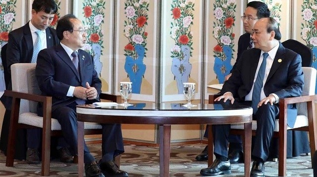 Rencontre entre le PM vietnamien Nguyên Xuân Phuc (à droite) et le maire de la ville de Busan, Oh Keo-don. Photo: VNA.
