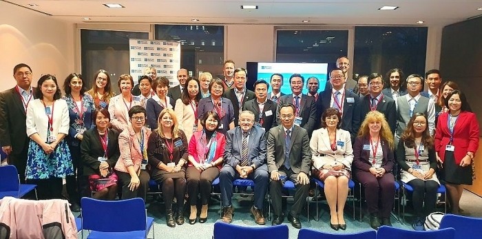 La délégation des 15 universités vietnamiennes et ses partenaires britanniques. Photo : British Council au Vietnam