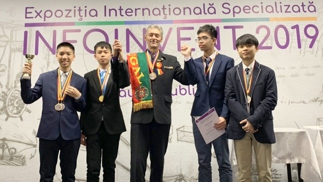 La délégation d'élèves vietnamiens au Salon international des inventions INFOINVENT 2019. Photo: NDEL.