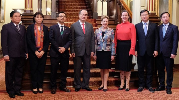 Le secrétaire du comité du PCV de Hô Chi Minh-Ville, Nguyên Thiên Nhân, rencontre Margaret Beazley, Gouverneure de la Nouvelle-Galles du Sud. Photo : VOV.