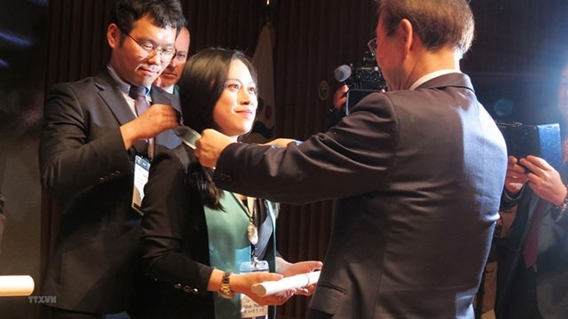 Lê Nguyên Minh Phuong est la première Vietnamienne à décerner le titre « citoyen d’honneur de Séoul ». Photo : VNA