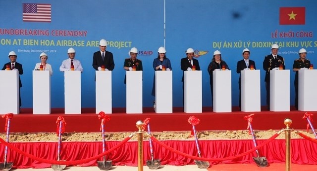 Cérémonie de lancement du projet de nettoyage de l’aéroport de Biên Hoa. Photo : NDEL.