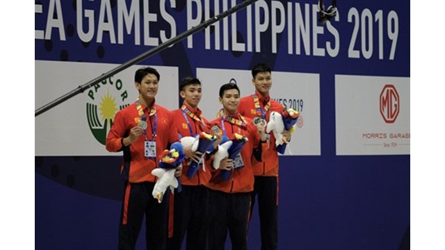 Le nageur vietnamien Nguyên Huy Hoàng (2e à gauche) a remporté le 4 décembre une médaille d'or en 400 m libre masculin.