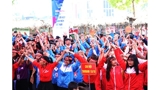 Plus de mille volontaires participent à la journée nationale du volontariat. Photo: http://hanoimoi.com.vn/