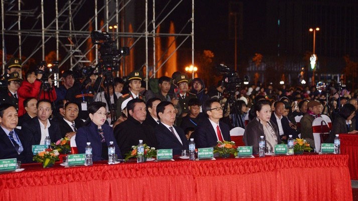 Les délégués assistent à la cérémonie d’ouverture de la Semaine de la culture et du tourisme de Hoa Binh 2019. Photo : VOV.