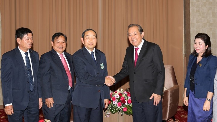 Le Vice-Premier ministre Truong Hoa Binh rencontre le président de la Cour populaire suprême du Laos, Khampha Sengdara. Photo : VGP.