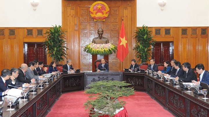 Le Premier ministre Nguyên Xuân Phuc rencontre une délégation de Keidanren. Photo : Trân Hai/NDEL.