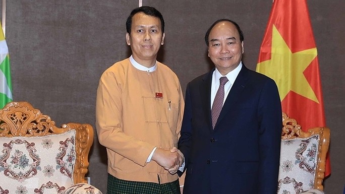 Le PM vietnamien Nguyên Xuân Phuc (à droite) et le gouverneur de la région de Rangoun, U Phyo Min Thein. Photo : VNA.
