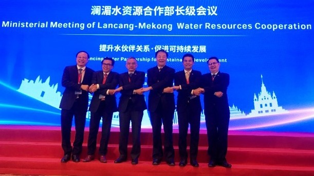 Des représentants du Cambodge, de la Chine, du Laos, du Myanmar, de la Thaïlande et du Vietnam lors de la réunion ministérielle de la coopération Lancang-Mékong sur les ressources en eau, le 17 décembre, à Pékin. Photo : NDEL.