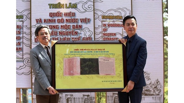 L’image du « môc ban » de l’ordonnance de transfert de la capitale du roi Ly Thai Tô. Photo : NDEL.