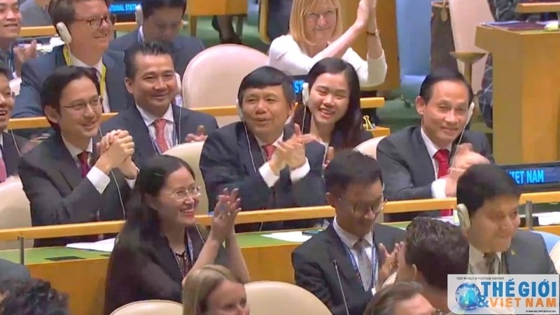 La délégation vietnamienne lors de l’élection des membres non permanents du Conseil de Sécurité de l’ONU pour le mandat 2020-2021, le 7 juin à New York (États-Unis). Photo : baoquocte.vn.