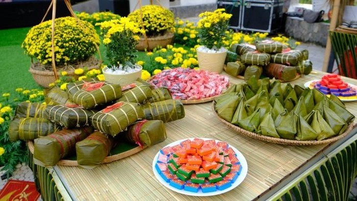 La préparation des "banh chung" au  marché de Têt vietnamien à Phan Thiêt. 