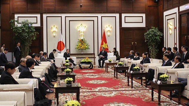 Rencontre entre le secrétaire du Comité municipal du Parti de Dà Nang, Truong Quang Nghia et Nikai Toshihiro, secrétaire général du LDP du Japon, le 12 janvier à Dà Nang. Photo : VGP.