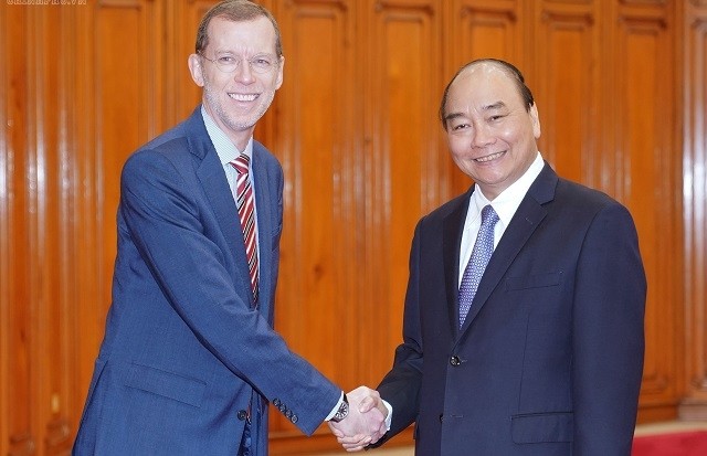 Le PM vietnamien Nguyên Xuân Phuc (à droite) et le recteur de l’École John F. Kennedy School of Government, Douglas Elmendorf. Photo : VGP.