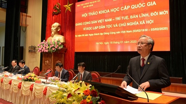Le Permanent du Secrétariat du Comité central du Parti, Trân Quôc Vuong, prend la parole lors du séminaire. Photo : CPV.