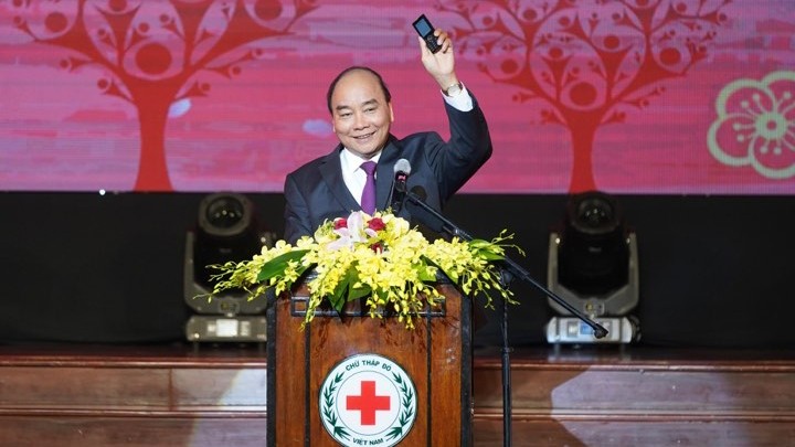 Le PM Nguyên Xuân Phuc appelle les Vietnamiens à soutenir les pauvres avant le Têt. Photo : VNA.