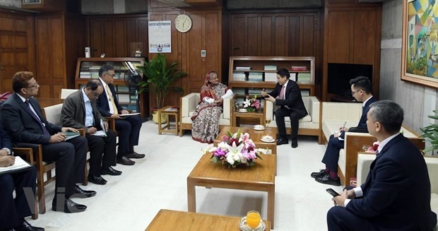 Rencontre entre la PM bangladeshi Sheikh Hasina et l’ambassadeur vietnamien Pham Viêt Chiên. Photo : VNA.