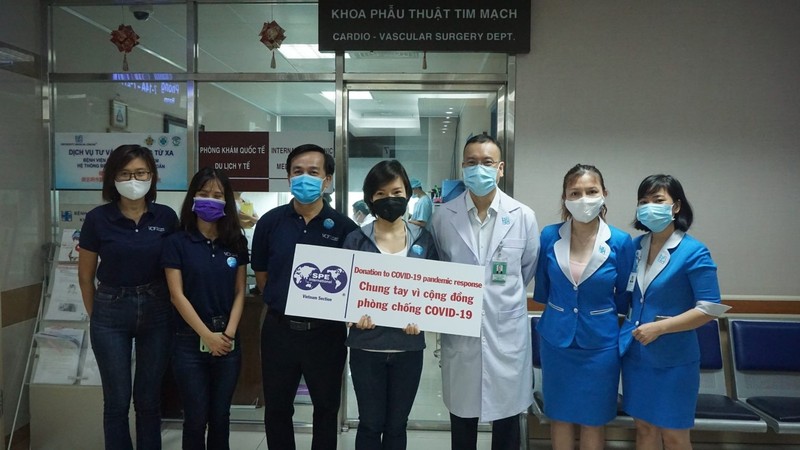 SPE : décerner des équipements médicaux à l’Hôpital de l’Université de médecine et de pharmacie de Hô Chi Minh-Ville