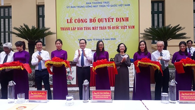  Une cérémonie d’annonce de la décision de fondation du Musée du Front de la Patrie du Vietnam. Photo: http://hanoimoi.com.vn