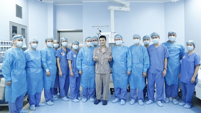 Le premier cas de greffe d'un membre a été réalisé avec succès par des médecins de l'hôpital militaire 108. Photo : NDEL.