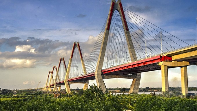 Le pont Nhât Tân, à Hanoi, l’un des principaux projets d’infrastructure utilisant les prêts d’aide publique au développement. Photo : VNA