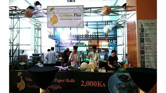 La cuisine vietnamienne Golden Pho est l'un des restaurants vietnamiens les plus célèbres de Yangon. Photo : Journal Thoi Dai.