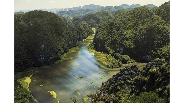 La rivière Hoàng Long est une grande rivière et l'une des quatre voies navigables nationales de la province de Ninh Binh. Photo : Dan Rochelle.