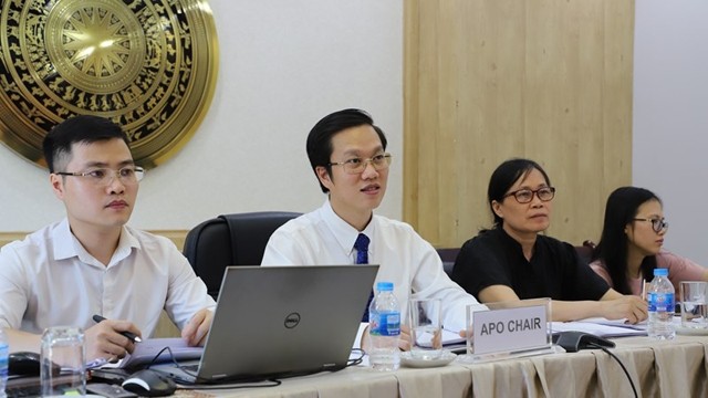 : Hà Minh Hiêp (2e à gauche) est élu président de l'Organisation asiatique de productivité pour le mandat 2020-2021. Photo : VOV