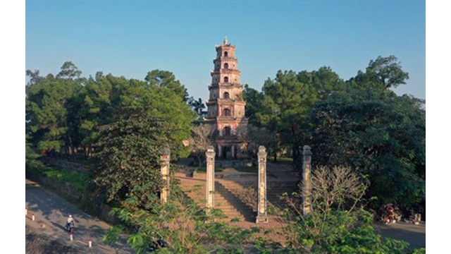 Une vue de la pagode Thiên Mu à Huê (Centre). Photo: CVN