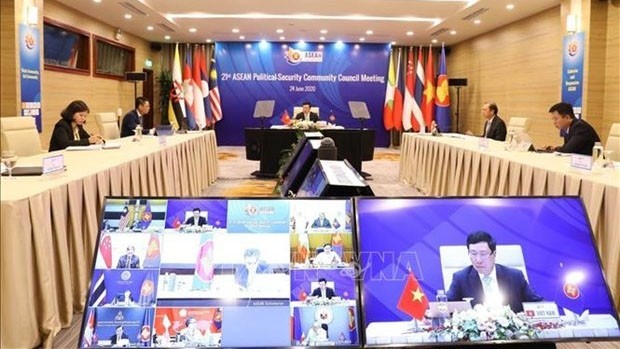 Le Vice-Premier ministre et ministre des Affaires étrangères vietnamien, Pham Binh Minh, préside la 21e réunion du Conseil de la Communauté Politique-Sécurité. Photo : VNA.