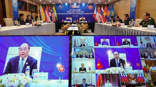 Le Premier ministre vietnamien Nguyên Xuân Phuc prononce le discours d'ouverture du 36e Sommet de l'ASEAN. Photo : VGP.