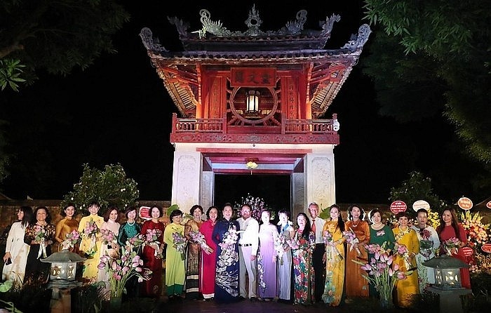Des membres du club « les Femmes avec le Patrimoine culturel du Vietnam ». Photo : HNTV.