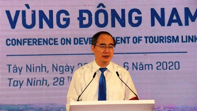 Le membre du Bureau politique et secrétaire du Comité du Parti de Hô Chi Minh-Ville, Nguyên Thiên Nhân, prend la parole. Photo: VNA