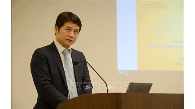 Ta Duc Minh, conseiller commercial du Vietnam au Japon, s'exprime lors de l'événement. Photo : VNA.