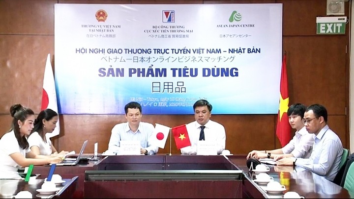 La téléconférence portant sur la promotion des échanges de biens de consommation entre le Vietnam et le Japon. Photo : https://congthuong.vn/
