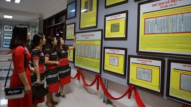 Exposition sur Hoang Sa - Truong Sa du Vietnam à Quang Tri. Photo: VNA