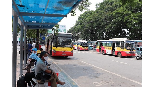 Le réseau de bus de la capitale Hanoi répond de plus en plus mieux aux besoins de déplacement des habitants. Photo : hanoimoi.com.vn