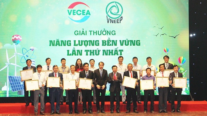 Le Vietnam honore les entreprises contribuant à renforcer l’efficience énergétique. Photo : https://tietkiemnangluong.com.vn/