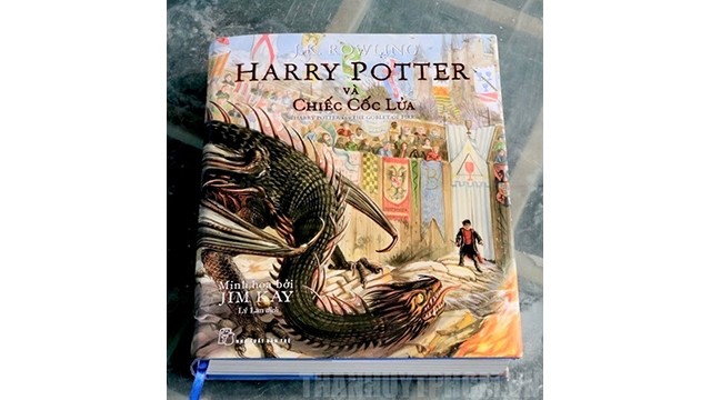 La Maison d'Éditions Tre a présenté le livre "Potter et la Coupe de feu",  quatrième des livres Harry Potter. Photo : www.hcmcpv.org.vn 