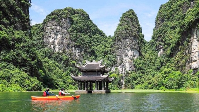 À partir du 17 août, les visiteurs pourront faire du kayak autour du complexe d'écotourisme de Tràng An. 