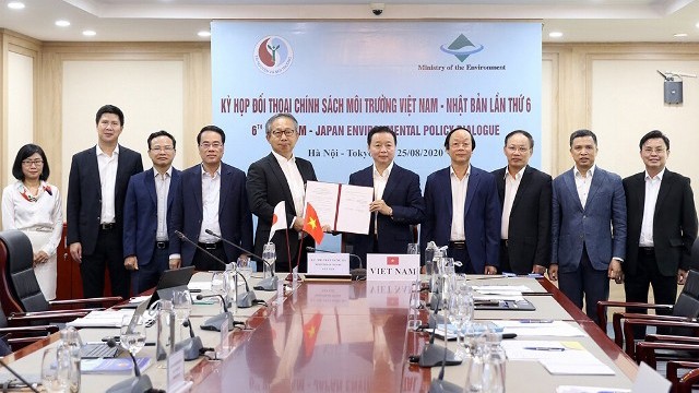 Signature de l’accord sur la prolongation du protocole d’accord sur la coopération entre le Vietnam et le Japon. Photo : VOV.