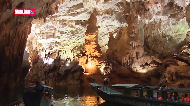 Exploration des grottes spectaculaires de Phong Nha et Tiên Son à Quang Binh