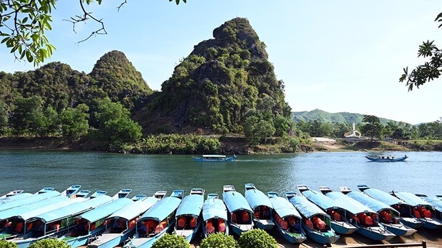 Le quai où les visiteurs débutent leur visite de la grotte de Phong Nha. Photo : NDEL