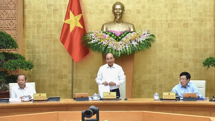 Le Premier ministre Nguyên Xuân Phuc préside la réunion périodique de septembre. Photo : Trân Hai/NDEL.