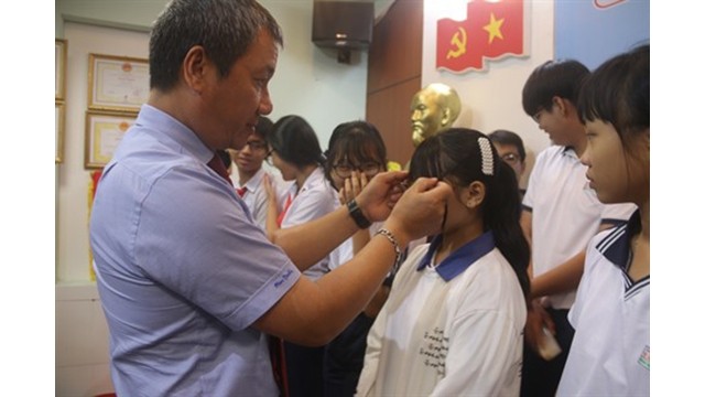 Activités en l’honneur de la Journée mondiale de la vue 2020, le 8 octobre dans la province de Bà Ria-Vung Tàu. Photo : VNA.